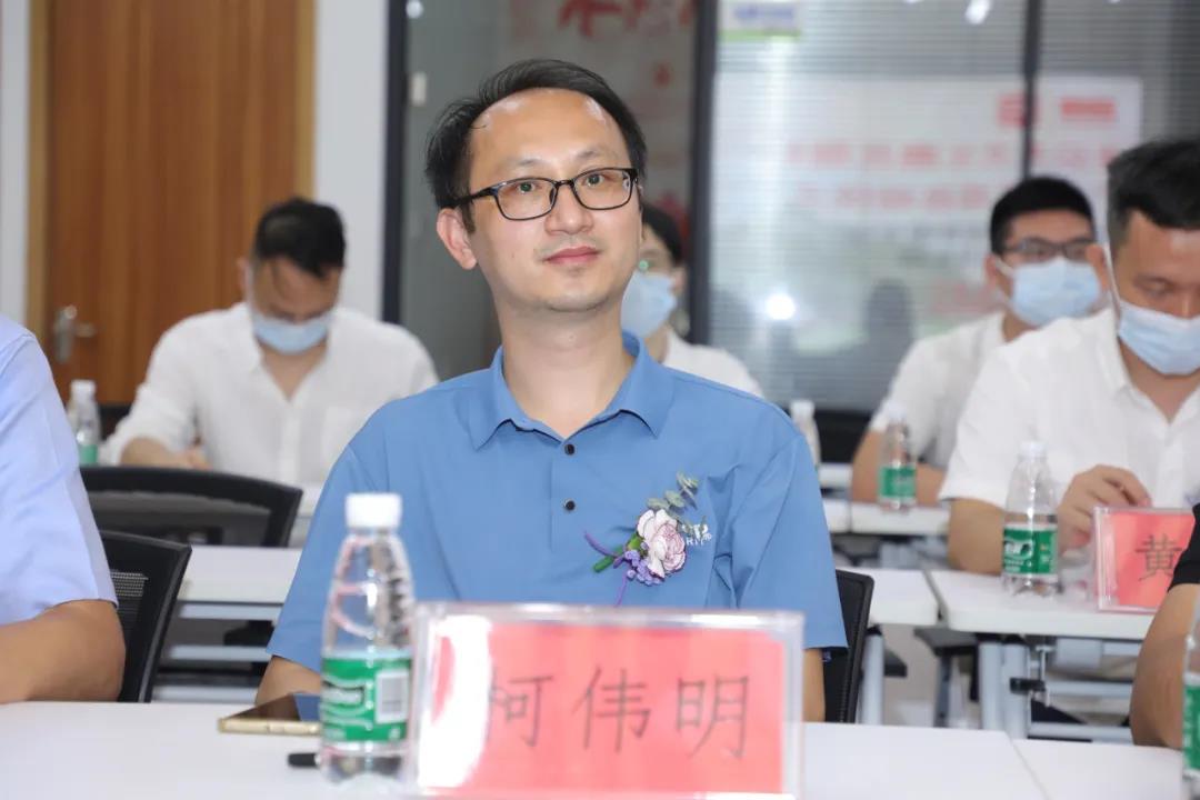 何伟民.jpg