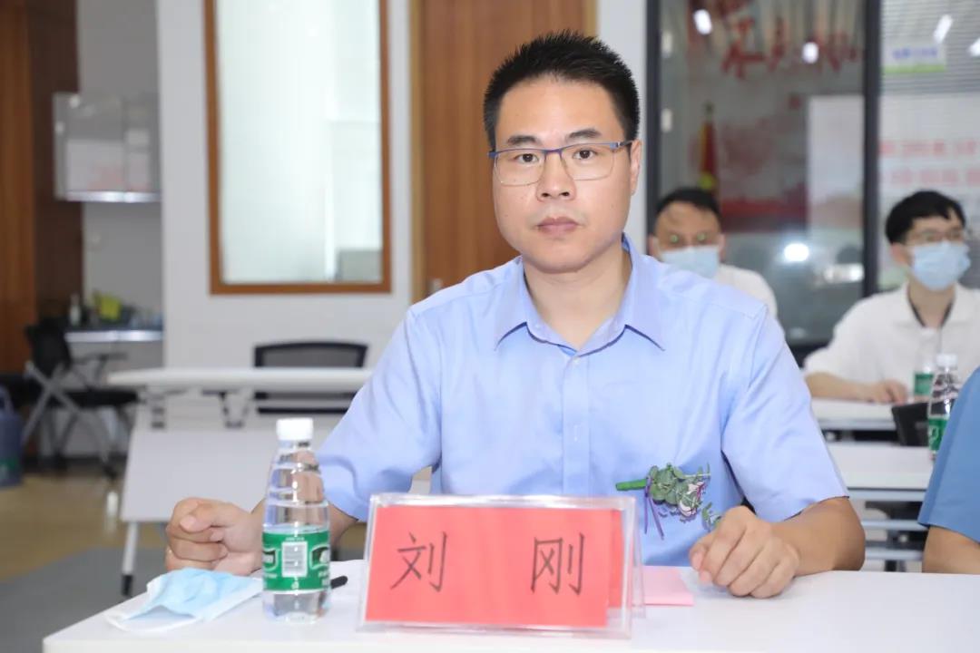 刘刚.jpg